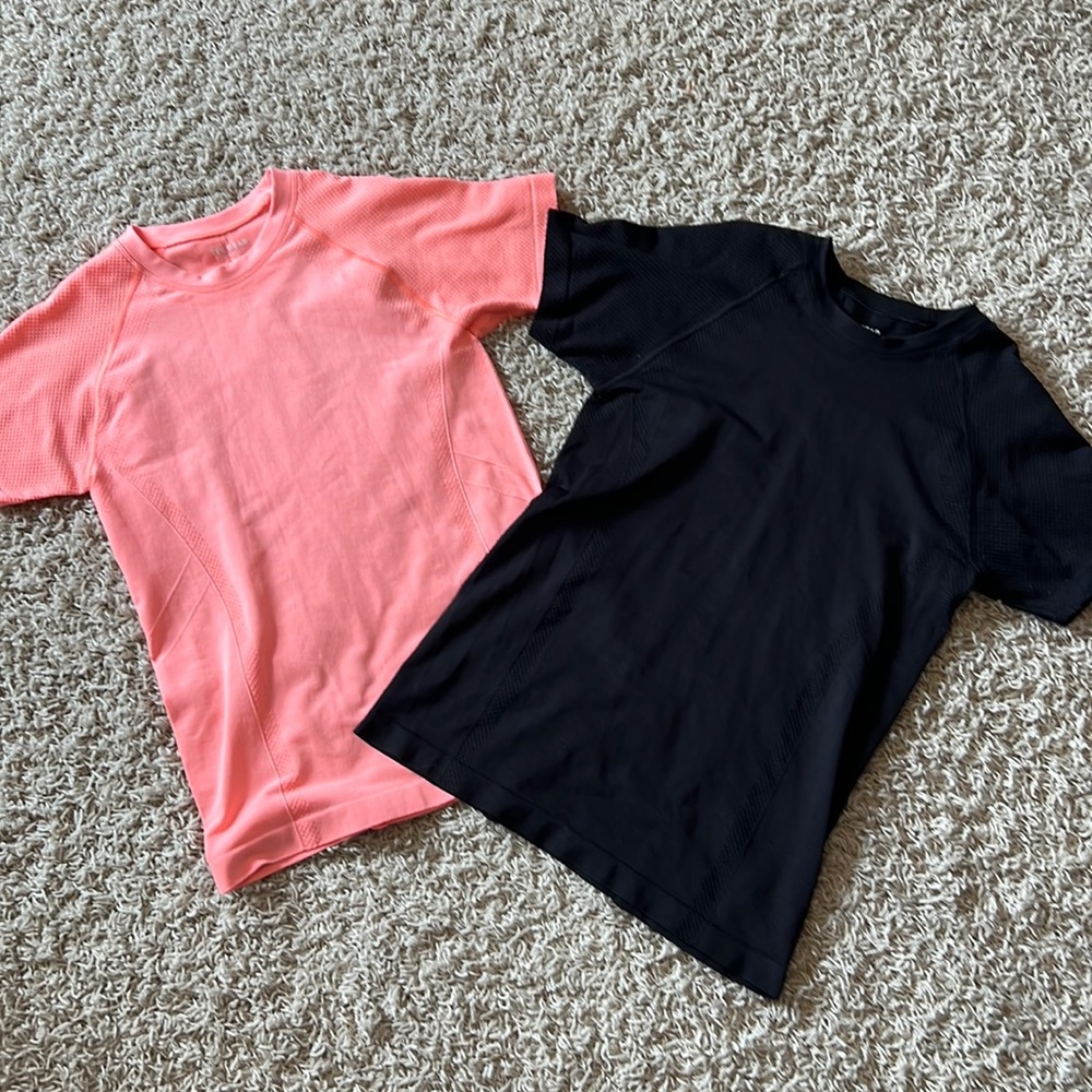 Tek gear size medium athletic tight tee shirts